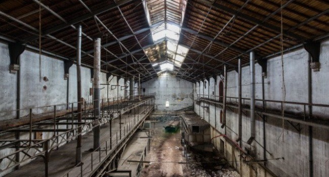 Фотограф показал уникальные снимки заброшенных заводов Европы