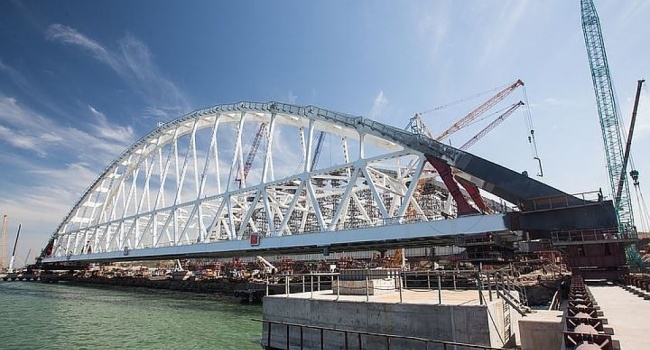 Долго не простоит: российский ученый рассказал, почему строительство Керченского моста обречено на провал 