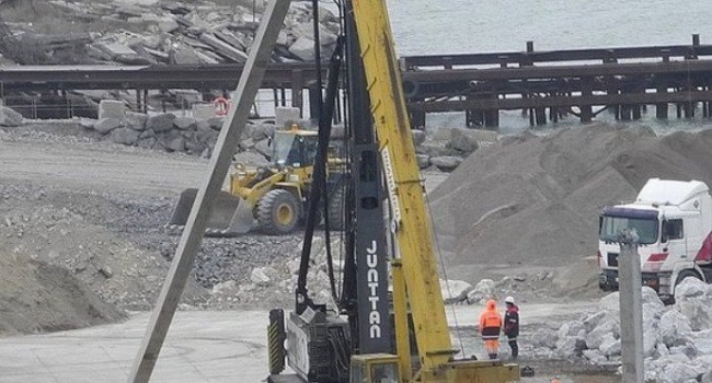 На будівництві Керченського мосту помітили «санкційне» обладнання з Фінляндії