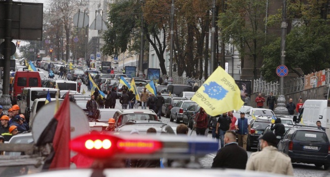 Блогер: якщо влада прийме умови учасників акції на єврономерах, Україна перетвориться на один суцільний затор