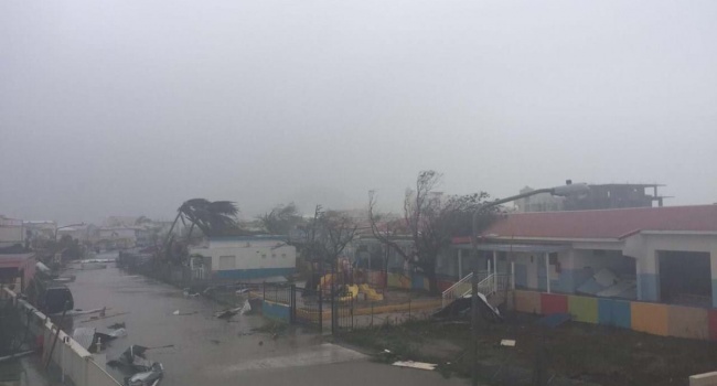 Ураган «Ирма» полностью уничтожил один из самых известных и опасных аэропортов в мире