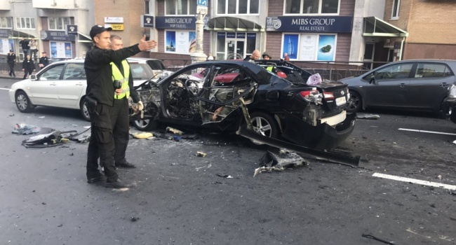 У центральній частині Києва вибухнув автомобіль з грузинськими номерами, є загиблий і постраждалі 