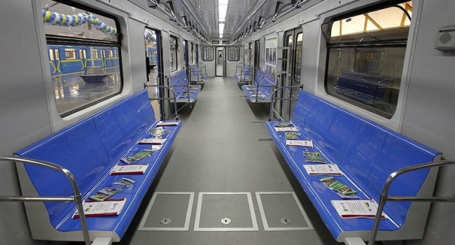 В метро Киева появился тематический поезд