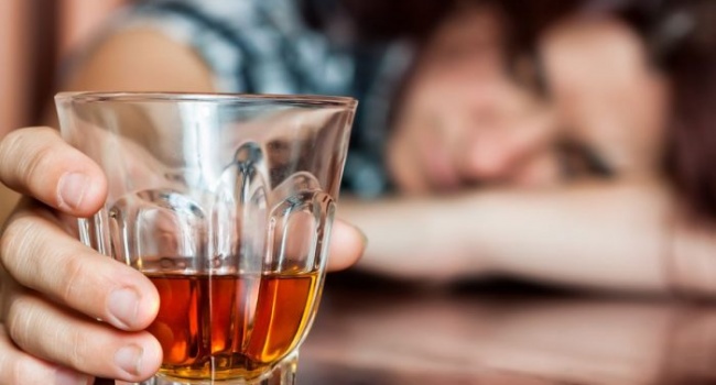 В Киеве запретили продажу спиртных напитков в МАФах
