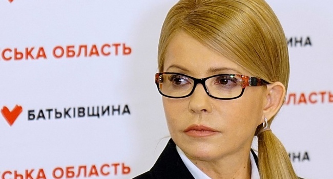 Тимошенко появилась на публике в очень странном наряде
