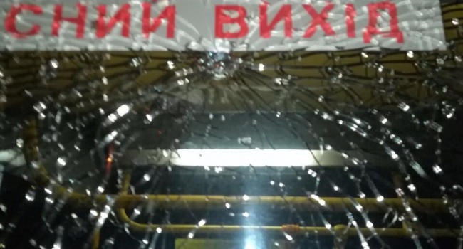Користувачів Інтернету обурила новина про розстріл тролейбусу у Києві
