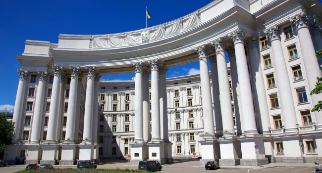 В МИД по-новому растолковали отмену визита в Украину президента Румынии 
