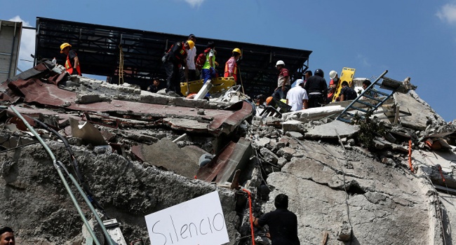 Землетрясение в Мексике: под завалами обнаружены еще десятки погибших