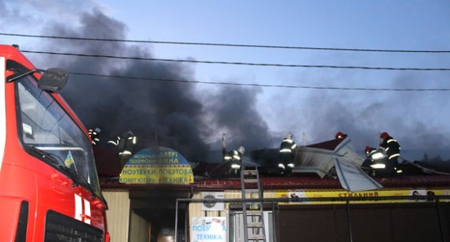 В Полтаве произошел пожар на центральном рынке