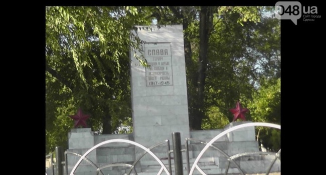 В Одесской области назревает скандал: местные власти восстановили памятники Калинину и Ленину