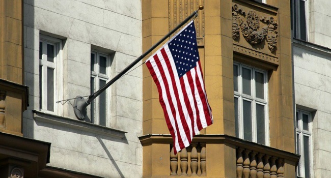 В РФ заявили о готовности дополнительно выслать дипломатов из США В РФ заявили о готовности дополнительно выслать дипломатов из США