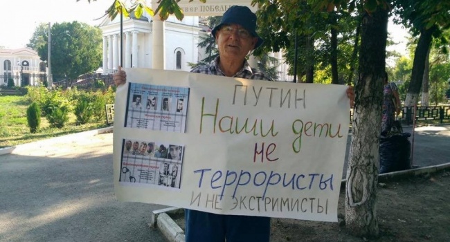 Кримський Бандерівець: людей довели до відчаю – вони знають, що їх заарештують, але все-одно виходять на протест