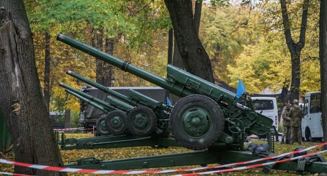 Активіст: до столичного Маріїнського парку привезли артилерію
