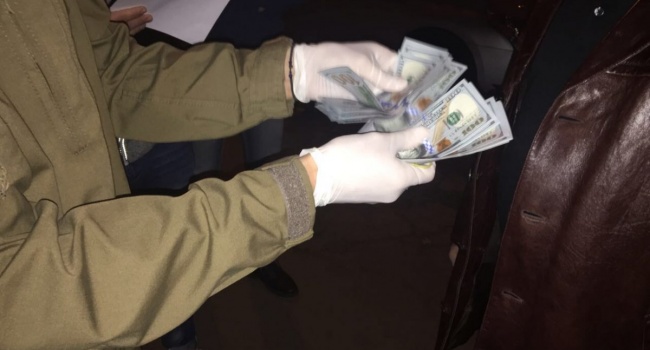 Офицер Генштаба был пойман на взятке 3 тысячи долларов