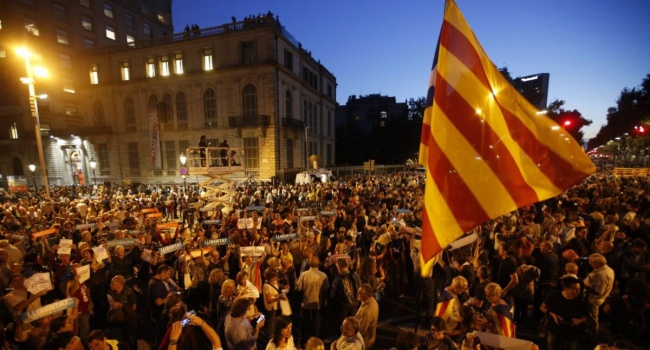 На вулиці Іспанії вийшли сотні тисяч протестувальників після арештів опозиціонерів 
