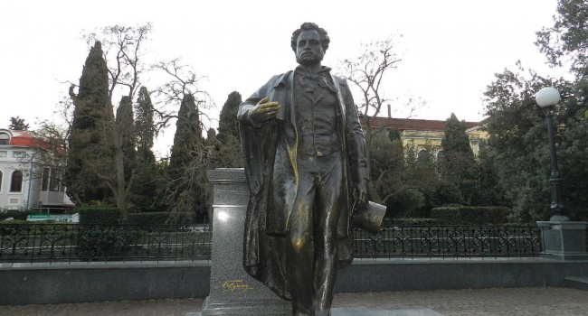 Кримський Бандерівець: Ялта з головою поринула у «рідну гавань» Кримський Бандерівець: Ялта з головою поринула у «рідну гавань»