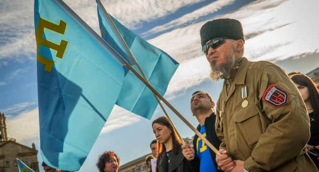 Крымчан насильно забирают в российскую армию, за отказ им грозит тюрьма