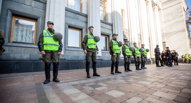 Аваков распорядился снять охрану Верховной Рады, назвав протестующих «хламом»