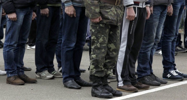 Глава Львовской ОГА Синютка одобряет рейды военкоматов
