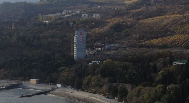 Южный берег Крыма изуродовали непонятной бетонной конструкцией