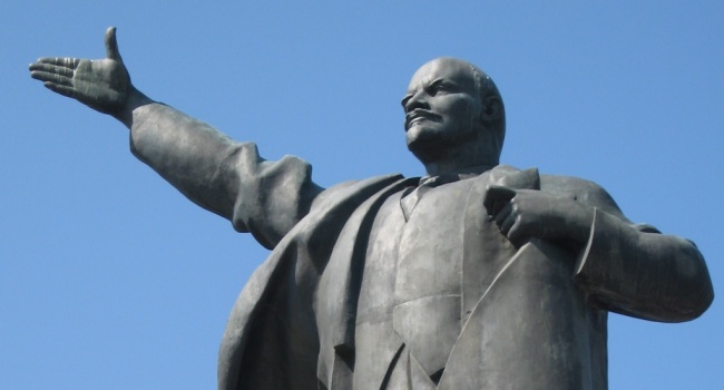 В Киеве нашли еще один памятник Ленину