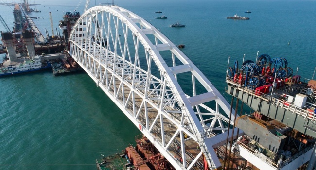 Омелян: строительство керченского моста нужно срочно остановить, и это возможно