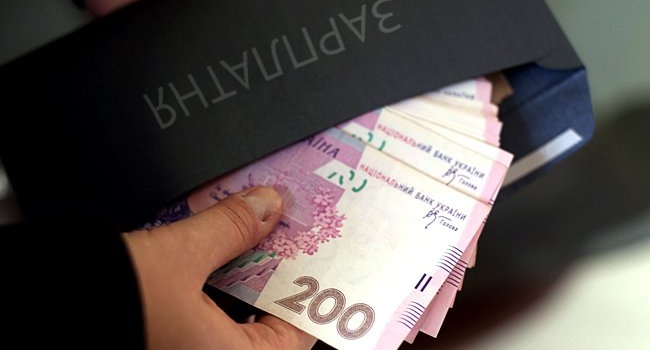 Гройсман хочет довести в 2018 году средний уровень зарплаты до 10 тысяч гривен 