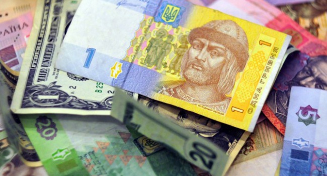 Эксперт: «После еще одного повышения зарплаты в Украине начнутся массовые увольнения»