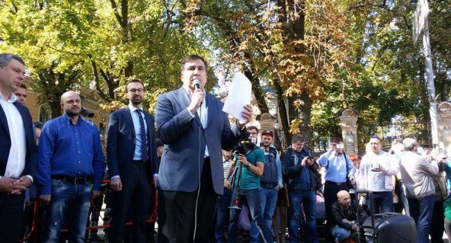 Порошенко чистил туфли Януковичу: Саакашвили гневно прокомментировал обвинения ГПУ