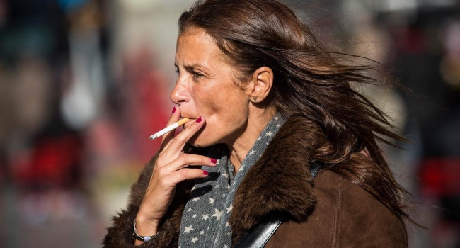 Медики рассказали о страшных последствиях для здоровья курящих женщин