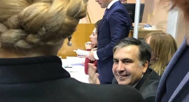 Саакашвили ничего реформировать не будет, потому что не может стать президентом, он просто прочищает дорогу кому-то, – журналист