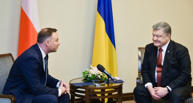 Порошенко рассказал, кто выигрывает от исторических конфликтов Украины и Польши