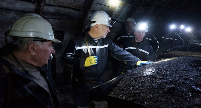 На шахті в Торецьку ввели нову лаву з пекельною працею «на молотках»