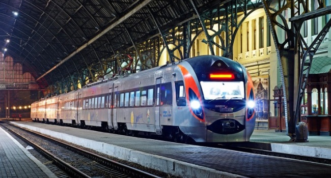 Омелян анонсировал новые прямые рейсы поездов УЗ в страны ЕС