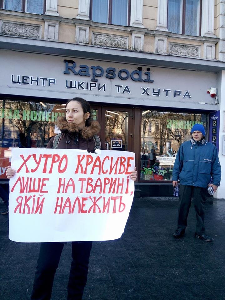 Скандал во Львове: продавец магазина меха угрожала активистам Путиным