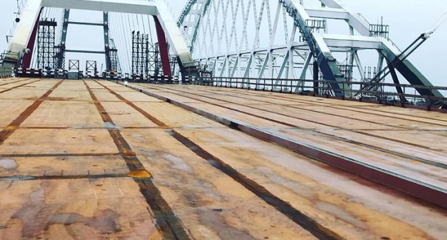 «Стройка века» Путина в плачевном состоянии: блогер обнародовал фото строительства Керченского моста