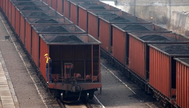 Кабмин снял санкции против поставщика угля из России 