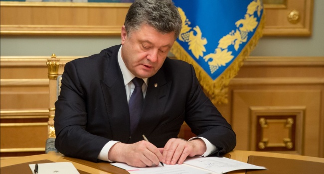 Порошенко подписал закон, согласно которому в Украине больше не будет «инвалидов»