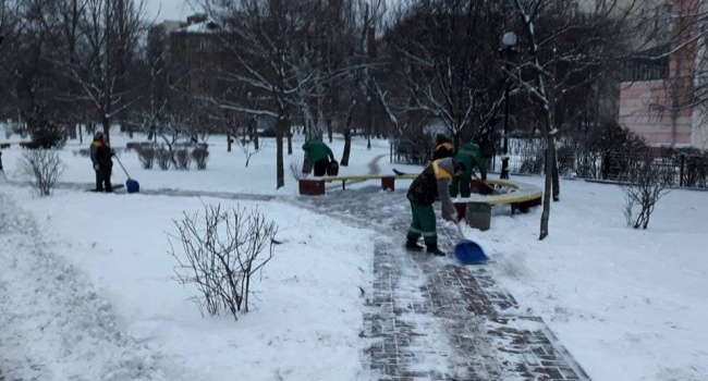 Власти Киева пошли на жесткие меры из-за снегопадов 
