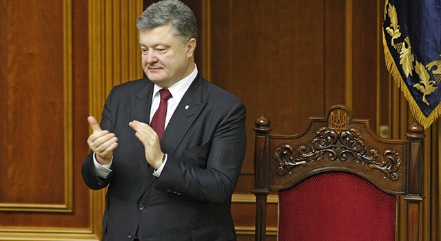 Порошенко прокомментировал принятие Радой закона о реинтеграции Донбасса