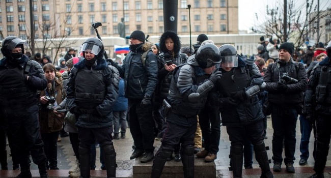 Несколько сотен россиян были задержаны в городах РФ на забастовках против Путина Несколько сотен россиян были задержаны в городах РФ на забастовках против Путина