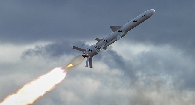 Россияне еще месяц назад знали про успешные испытания крылатой ракеты, именно поэтому затянули в Крым установку С-400, – блогер
