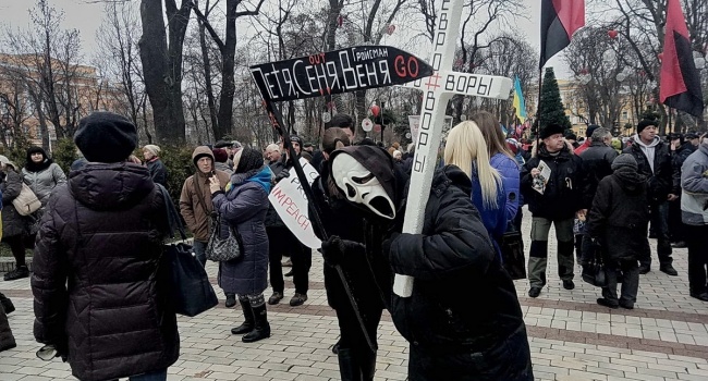 Сторонники Саакашвили обиделись, что «Киев не встал», а украинцы оказались маленькими «порошенками»