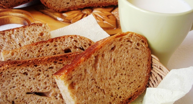 Хлеб, сахар, алкоголь и крупы: названы самые покупаемые продукты питания в Украине