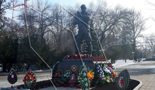 Блогер сообщил об установленном в Луганске памятнике «Вагнеровцам» 