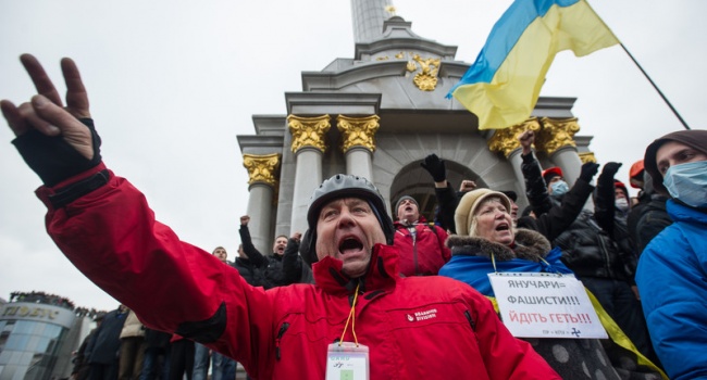 Западные СМИ: у украинцев нет денег даже на колбасу и хлеб