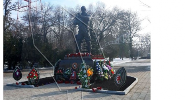 Жители Луганска высмеяли еще один «российский» памятник в городе