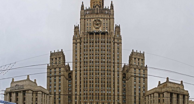 Российская Федерация высылает дипломатов 24 западных стран (+ОПРОС) (17 — Зеркальные меры