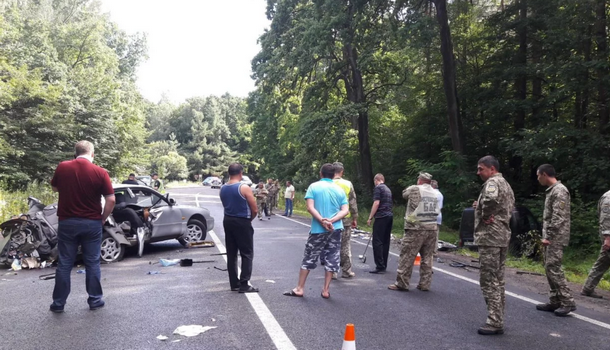 Возле Львова военные попали в смертельную аварию стали известны подробности