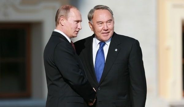 Эксперт указала на главные отличия Путина от Назарбаева: одинокий волк и «дедушка нации»